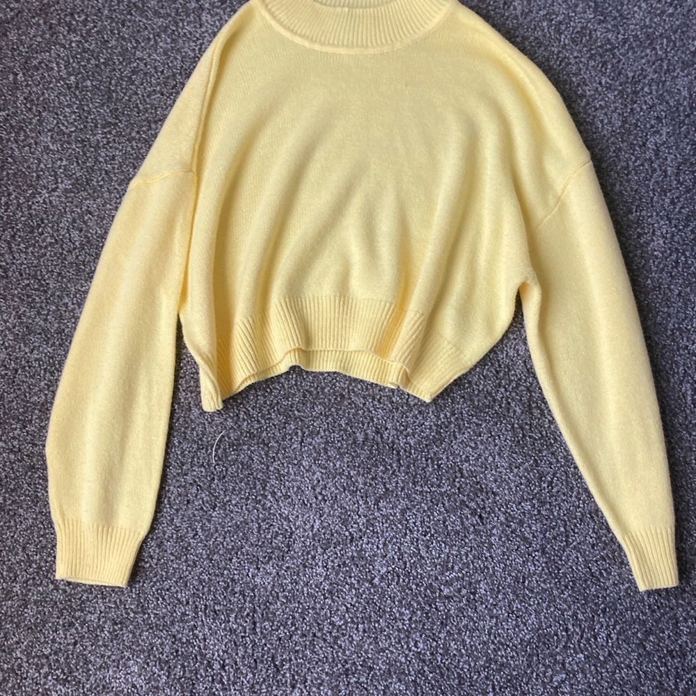 Yellow divided H&M cropped sweater, size medium
